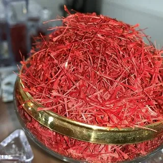 تصویر 1 از زعفران نگین شکسته با رشته‌ های سالم و رنگ غنی